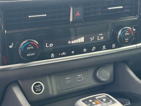 Certified 2023 Nissan Rogue SV w/ SV Premium Package FWD image 26