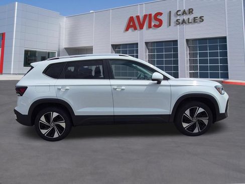 Used 2025 Volkswagen Taos SE AWD/4WD image 5