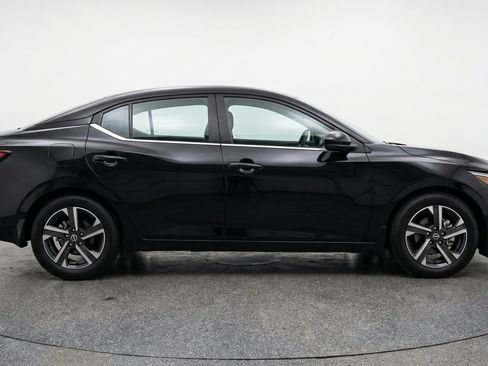 Used 2025 Nissan Sentra SV FWD image 11