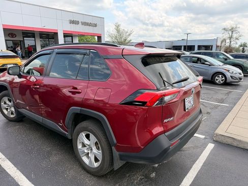 Used 2019 Toyota RAV4 LE image 5