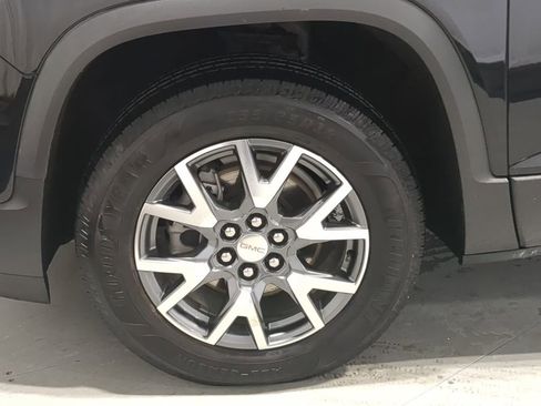 Used 2022 GMC Acadia SLT w/ LPO, Floor Liner Package FWD image 17