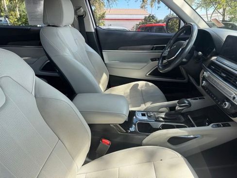 Certified 2022 Kia Telluride EX w/ EX Premium Package FWD image 5