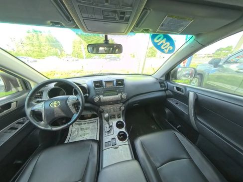 Used 2010 Toyota Highlander SE FWD image 18