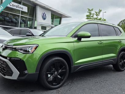 Certified 2025 Volkswagen Taos SE w/ Panoramic Sunroof Package