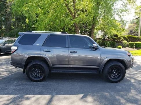 Used 2020 Toyota 4Runner SR5 AWD/4WD image 2