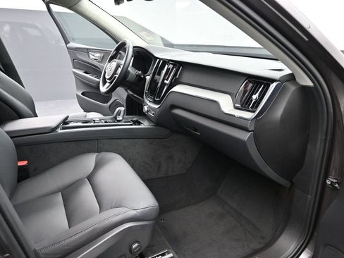 Used 2025 Volvo XC60 B5 Plus AWD/4WD image 18