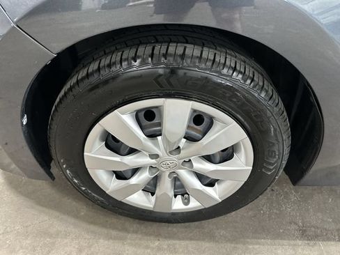 Used 2015 Toyota Corolla LE FWD image 23