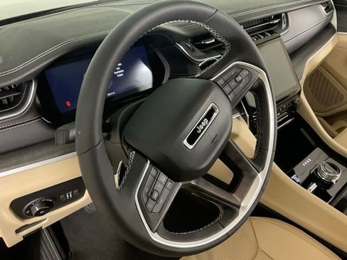 Used 2024 Jeep Grand Cherokee Limited w/ Luxury Tech Group II AWD/4WD image 24