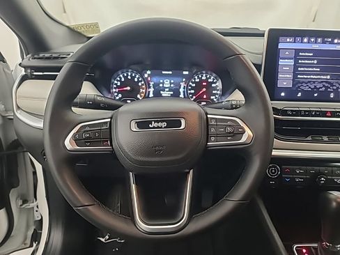 Used 2025 Jeep Compass Limited AWD/4WD image 30