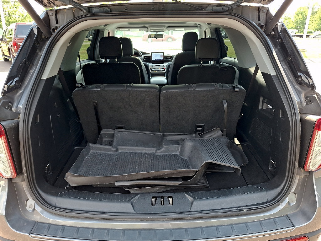 Used 2023 Ford Explorer XLT w/ Equipment Group 202A AWD/4WD image 30