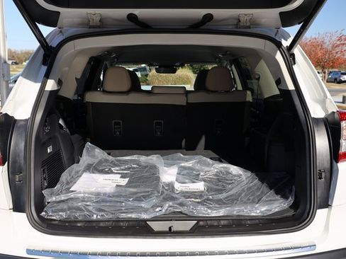 Certified 2025 Subaru Ascent Premium w/ Premium Package image 9