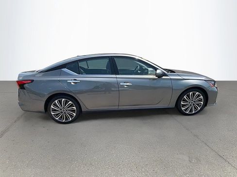 Used 2023 Nissan Altima 2.5 SL FWD image 3