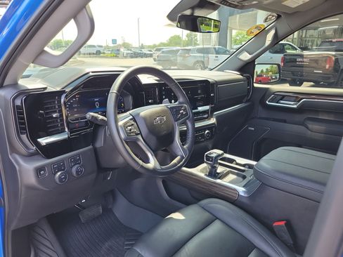 Used 2025 Chevrolet Silverado 1500 LT Trail Boss w/ Convenience Package II AWD/4WD image 17