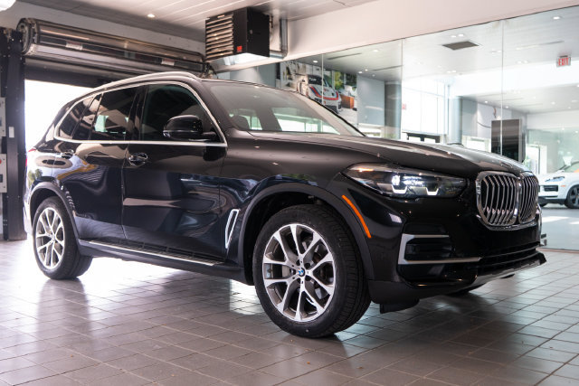 Used 2023 BMW X5 xDrive40i w/ Premium Package AWD/4WD image 1