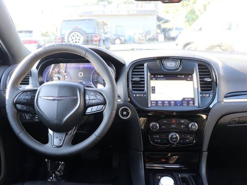 Used 2022 Chrysler 300 S w/ Comfort Group RWD image 17
