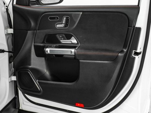 Used 2021 Mercedes-Benz GLB 35 AMG 4MATIC image 43