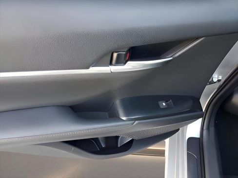 Used 2019 Toyota Camry XLE FWD image 25