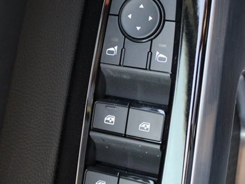 New 2025 Nissan Pathfinder SL w/ Cargo Package image 8