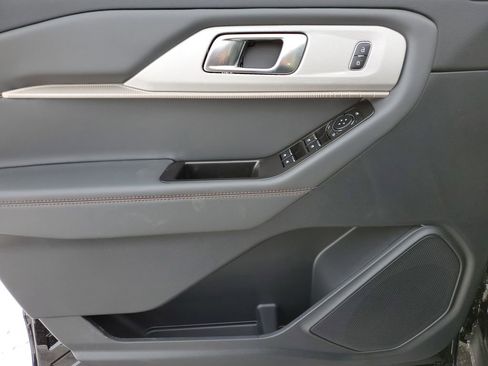 New 2026 Ford Explorer Active w/ Active Comfort Package image 24