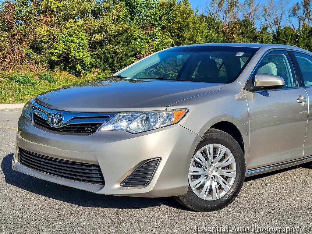 Used 2013 Toyota Camry LE FWD image 2