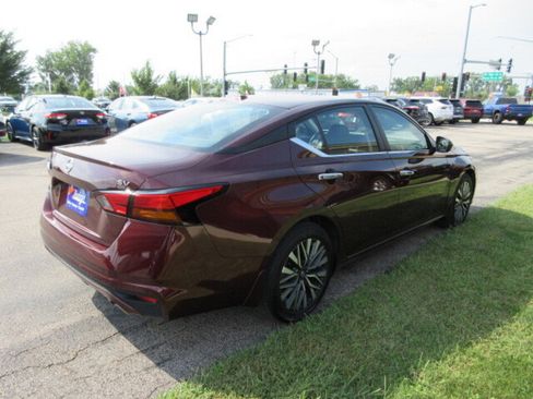 Used 2024 Nissan Altima 2.5 SV w/ SV Premium Package image 6