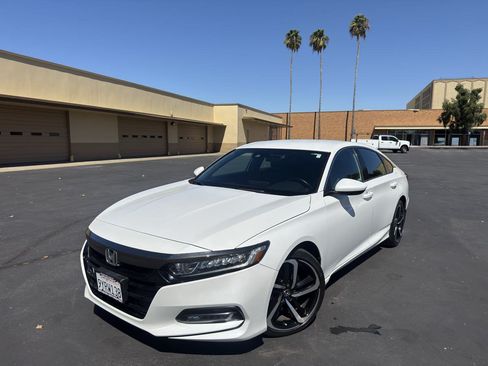 Used 2018 Honda Accord Sport image 3