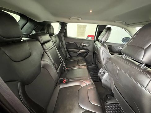 Used 2019 Jeep Cherokee Latitude Plus w/ Comfort/Convenience Group AWD/4WD image 48