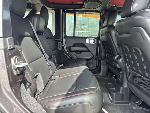 Used 2021 Jeep Wrangler Unlimited Rubicon w/ Cold Weather Group AWD/4WD image 9