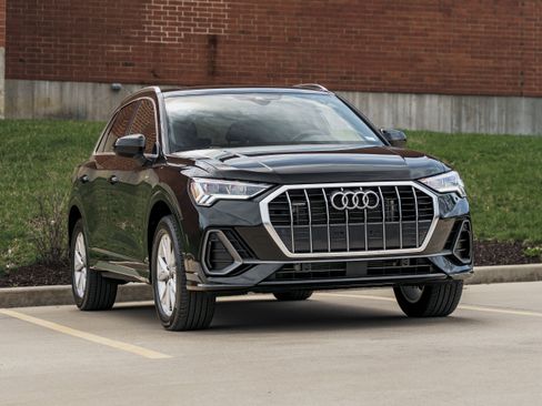 Certified 2025 Audi Q3 2.0T Premium w/ Convenience Package image 1