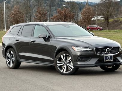 Used 2025 Volvo V60 B5 Cross Country Plus