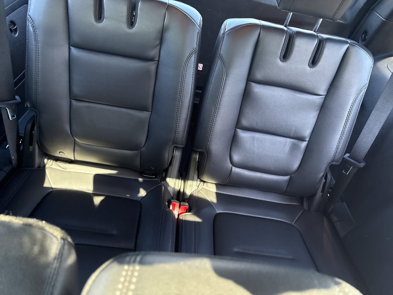 Used 2018 Ford Explorer XLT w/ Equipment Group 202A AWD/4WD image 17