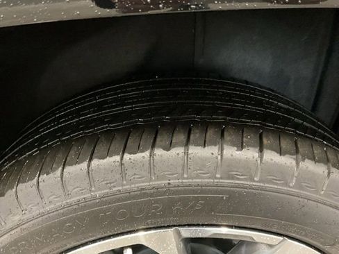 Used 2023 GMC Acadia Denali image 8