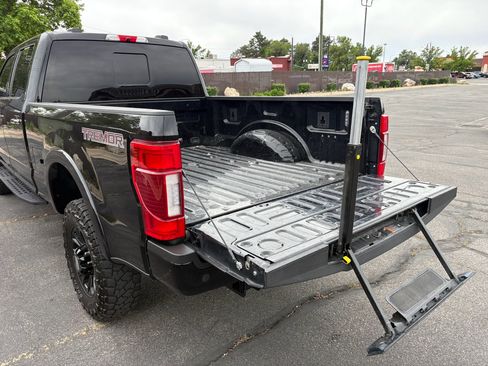 Used 2022 Ford F350 Platinum w/ Tremor Off-Road Package AWD/4WD image 9