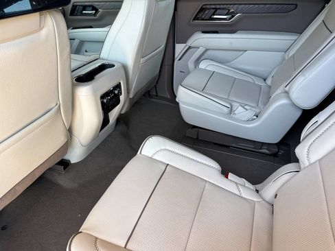 New 2026 GMC Yukon XL Denali AWD/4WD image 12