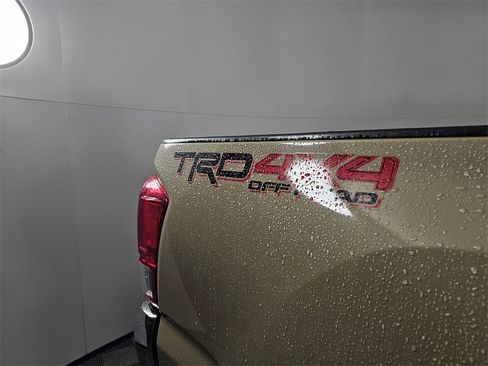 Used 2016 Toyota Tacoma TRD Off-Road w/ Towing Package image 16