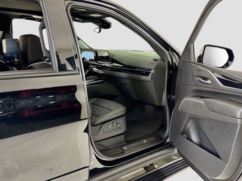 Used 2023 Cadillac Escalade V w/ LPO, ONYX Package AWD/4WD image 34