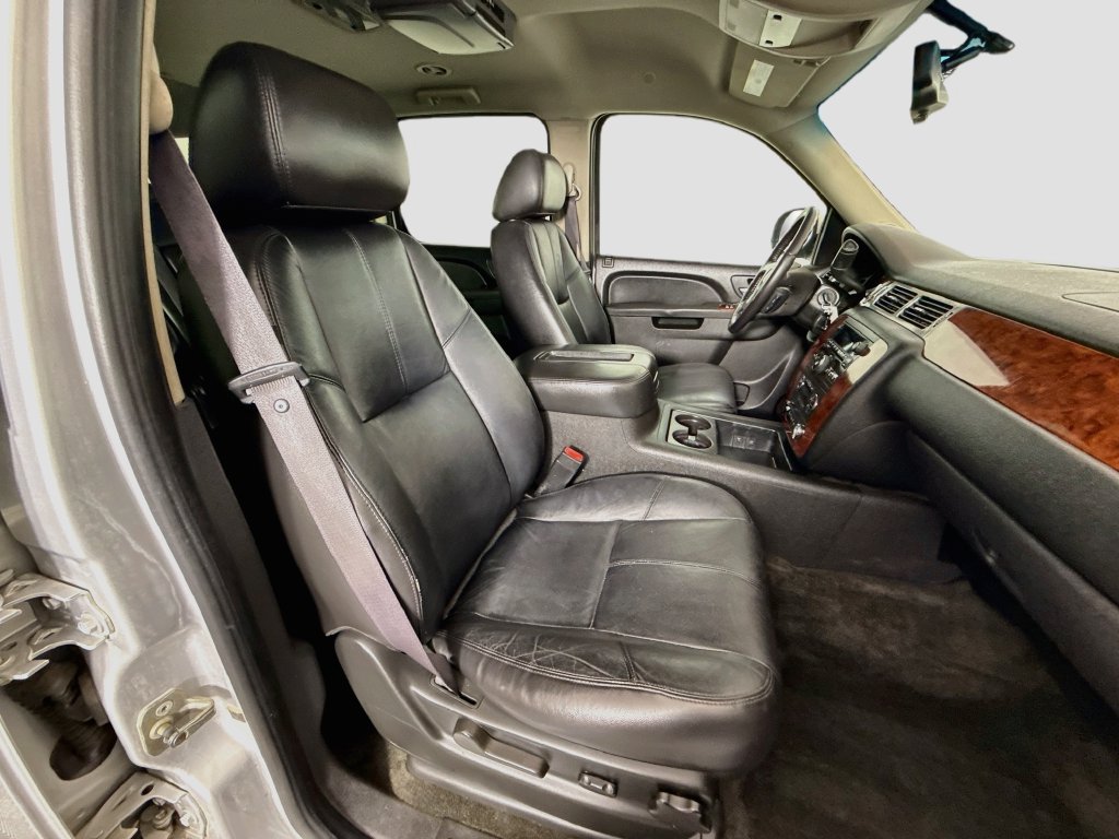 Used 2011 Chevrolet Suburban LT AWD/4WD image 28