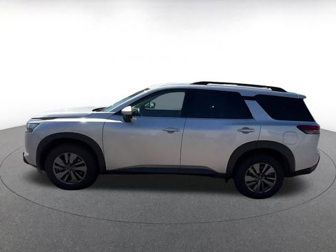 Used 2025 Nissan Pathfinder SV FWD image 9