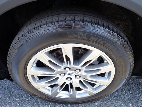 Used 2025 Ford Explorer Platinum AWD/4WD image 14