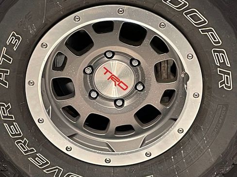 Used 2014 Toyota FJ Cruiser 4WD image 37