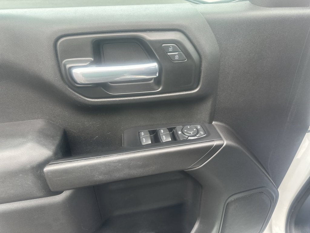 Used 2020 Chevrolet Silverado 1500 Custom w/ Custom Value Package AWD/4WD image 19