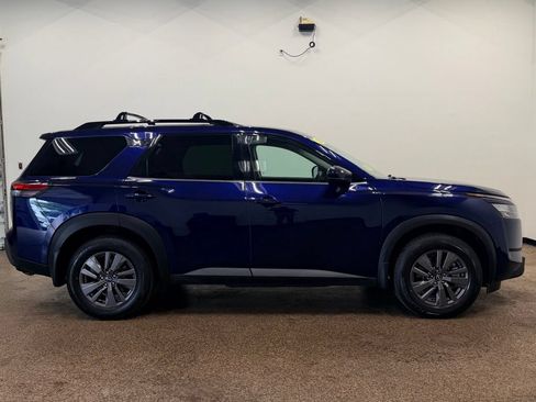 Used 2024 Nissan Pathfinder SV w/ Black Appearance Package AWD/4WD image 7