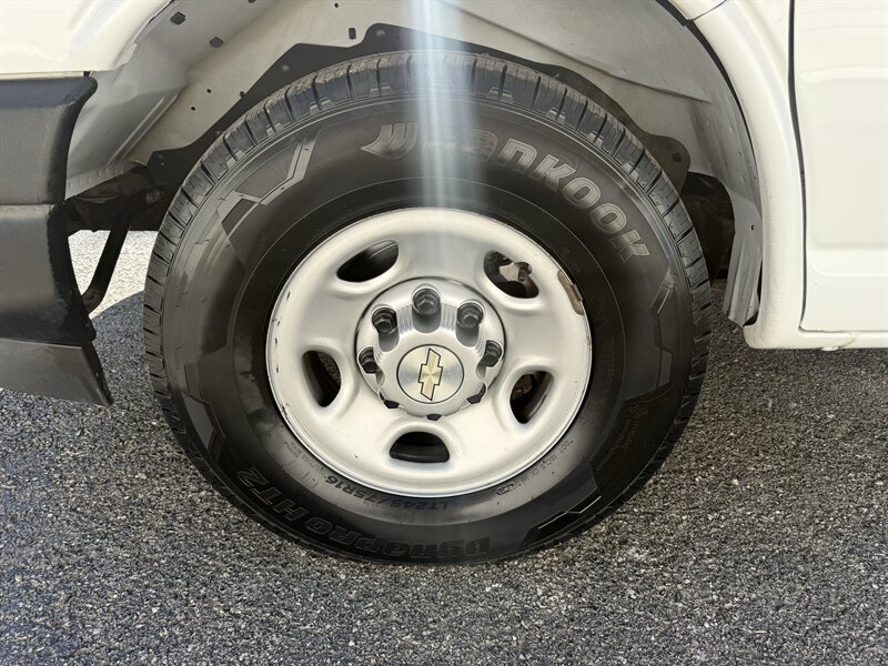 Used 2021 Chevrolet Express 3500 w/ Power Convenience Package RWD image 10