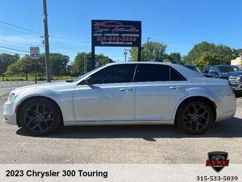 Used 2023 Chrysler 300 Touring w/ Safetytec Plus Group RWD image 2