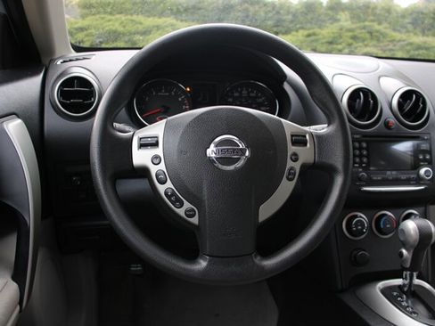 Used 2011 Nissan Rogue SV image 19
