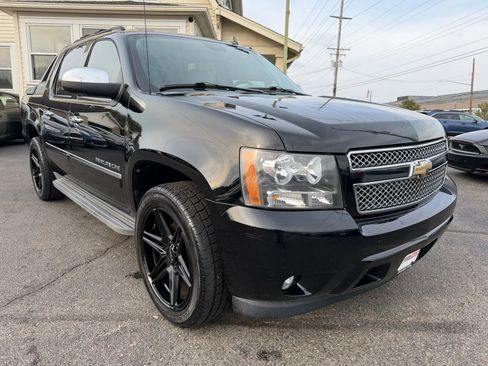 Used 2011 Chevrolet Avalanche LTZ image 5
