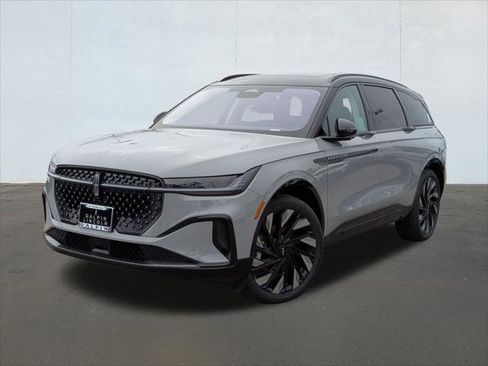 New 2026 Lincoln Nautilus Reserve w/ Jet Appearance Package image 1