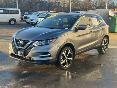 Used 2022 Nissan Rogue Sport SL image 3