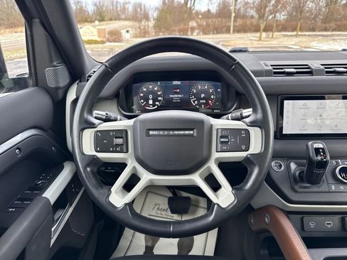 Used 2022 Land Rover Defender 110 SE image 19