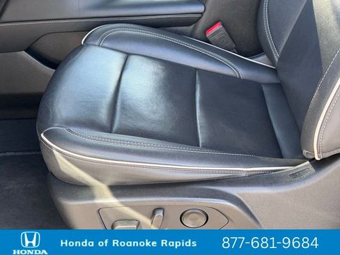 Used 2024 Chevrolet Suburban Premier image 31